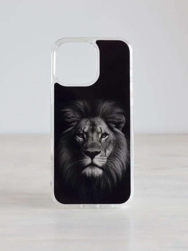 iPhone ümbris mustvalge lõviga mustal taustal