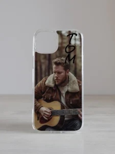 Telefonikaas, personaliseeritud, mees kitarriga, tekst Tom