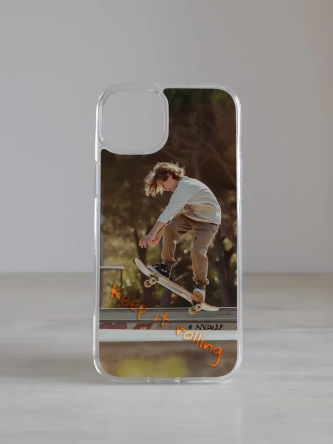 Personaliseeritud iPhone ümbris, näidisfoto rulapoisi ja kaanega, foto ja tekst