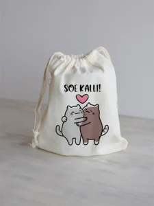 Riidest kinkekott Soe kalli kahe kallistava kassi pildiga.