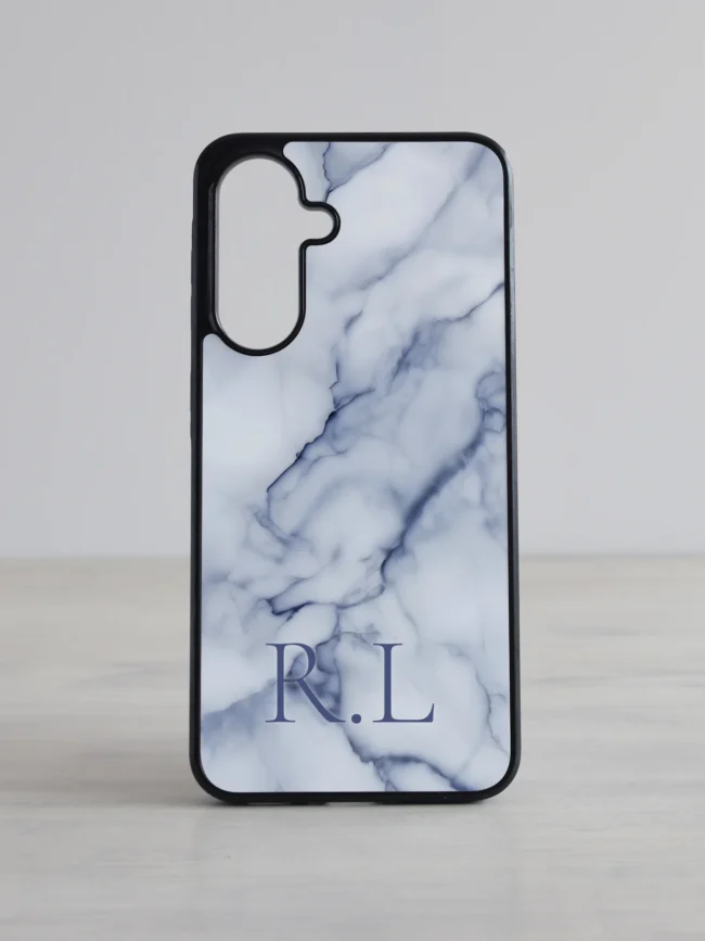 Valge-sinine marmormustriga Samsung Galaxy kaas initsiaalidega näidispilt