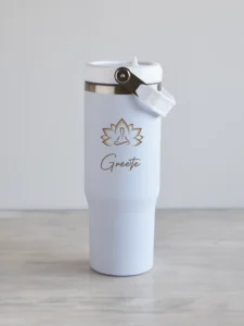 Valge nimeline lootoseõiega kõrre ja sangaga joogipudel 900ml, beež