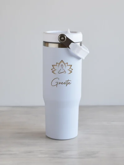 Valge nimeline lootoseõiega kõrre ja sangaga joogipudel 900ml, beež