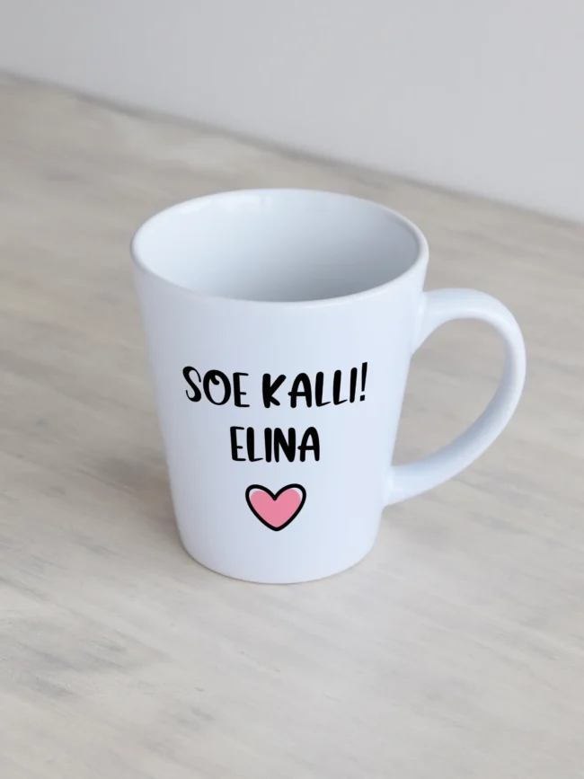 Valge 30ml väike latte kruus tekstiga soe kalli ja nimega personaliseeritud.