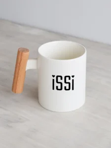 personaliseeritav kruus "issi" Hele 330ml puitsangaga kruus tekstiga issi ja südamekestega.