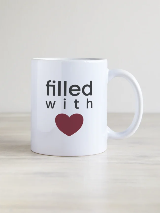 Valge 330ml klassikaline kruus, filled with love ja tumepunane süda