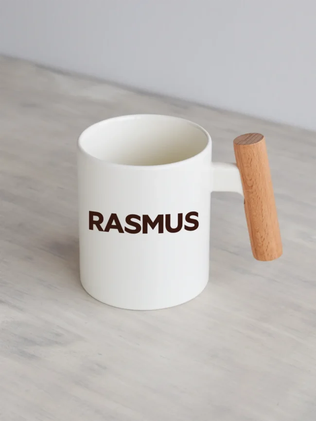 330ml hele puitsangaga kruus kujundusega Gentleman, personaliseeritav nimega.