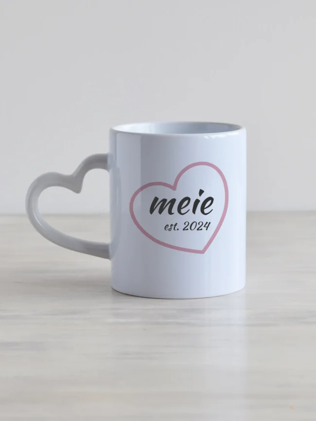 330ml valge südamesangaga keraamiline kruus oma tekstiga personaliseeritud.