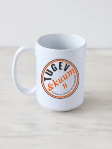 450ml valge kruus ümmarguse embleemiga "Tugev & kuum", oranž-tumehall.