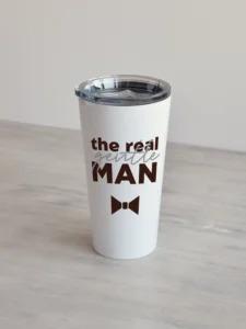 Valge 480ml termoskruus kirjaga „The Real Gentleman" ja kikilips