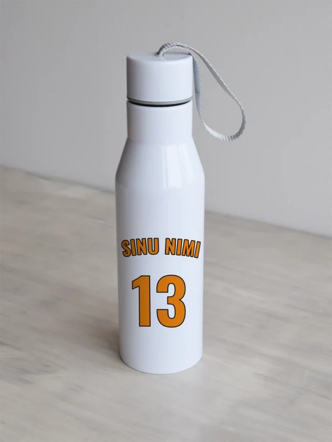 Valge 500ml Jalgpalliteemaline nime ja numbriga personaliseeritav veepudel, oranž-must.