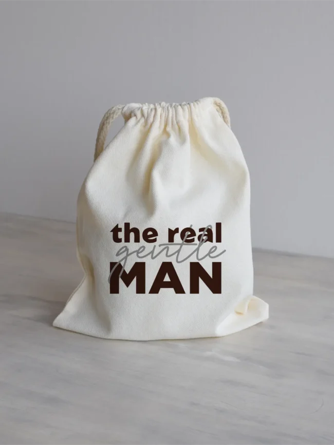 Riidest kinkekott kruusile kirjaga "the real gentleman"