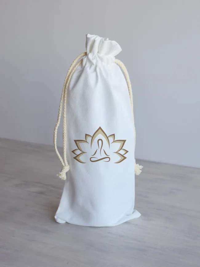 Joogipudeli kinkekott lootose õiega.