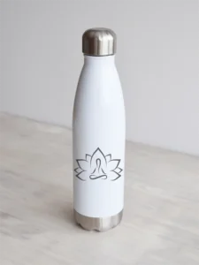 nimeline lootoseõiega joogipudel Valge joogipudel valge lootoseõiega.